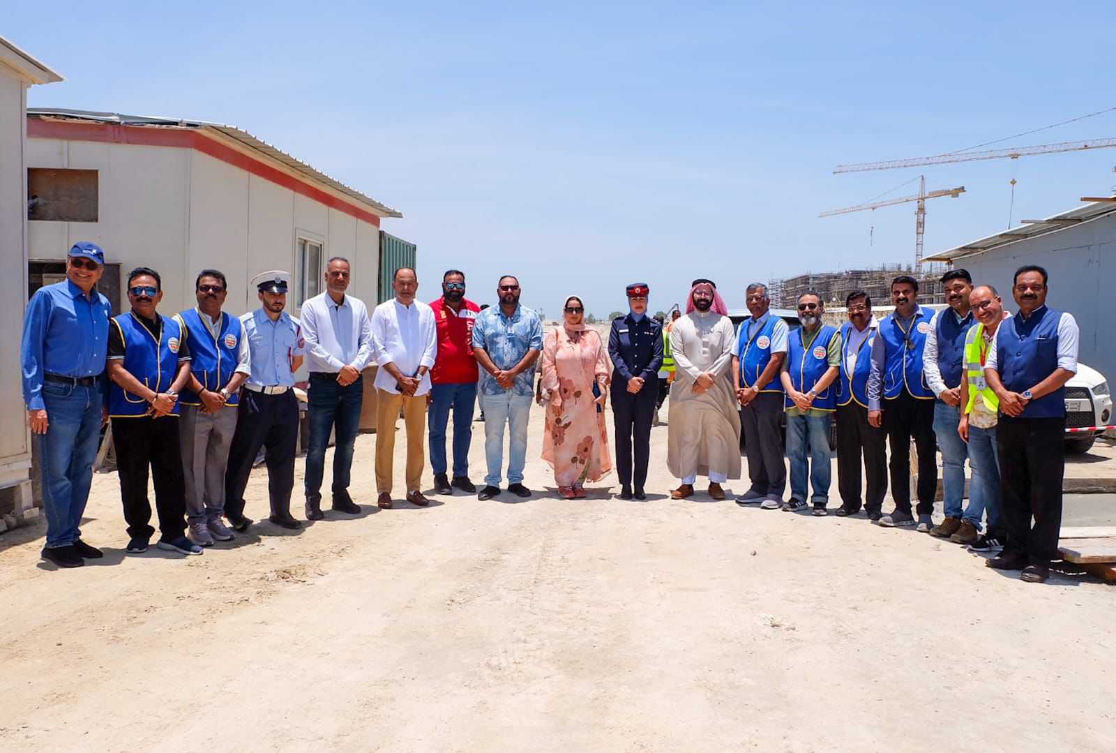 شئون المجتمع برئاسة الأمن العام بالتعاون مع جمعية رعاية الجالية الهندية تنظم حملة توعوية لرفع مستوى الوعي حول مخاطر التعرض المباشر لأشعة الشمس خلال أوقات الذروة .<